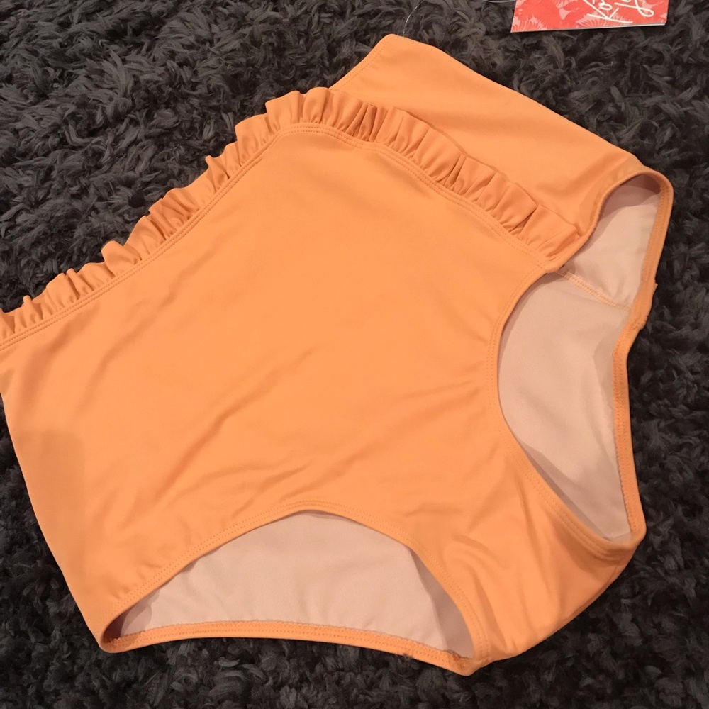 Kortni Jeane bottoms size large